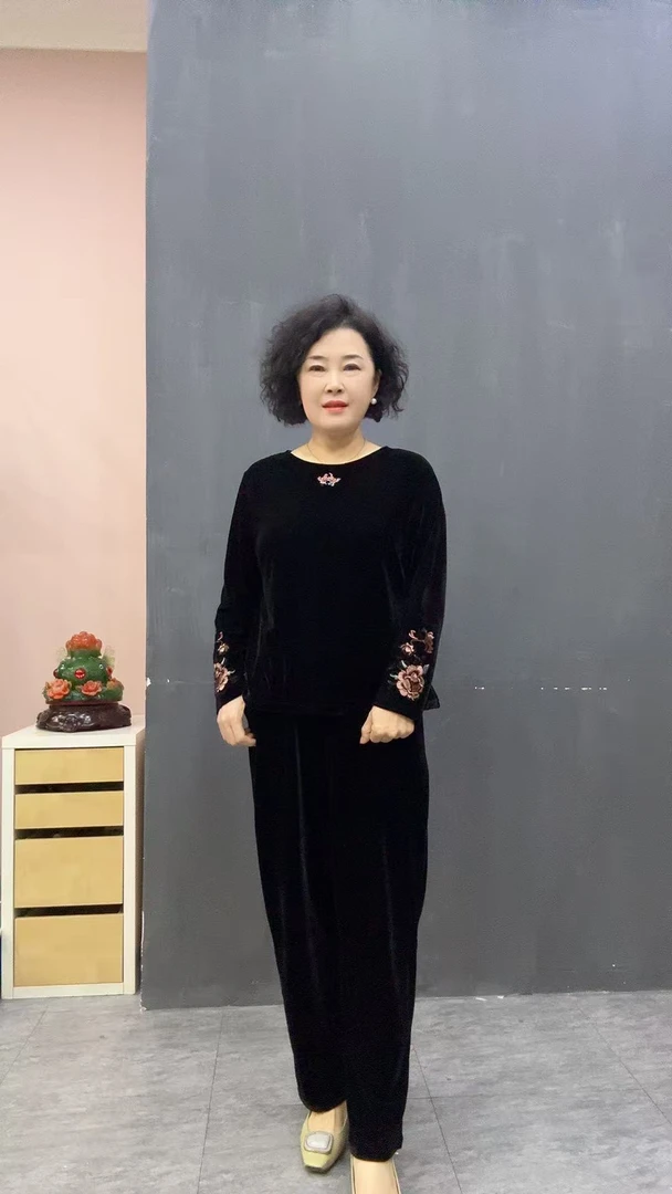 弹力丝绒刺绣加大码打底衫