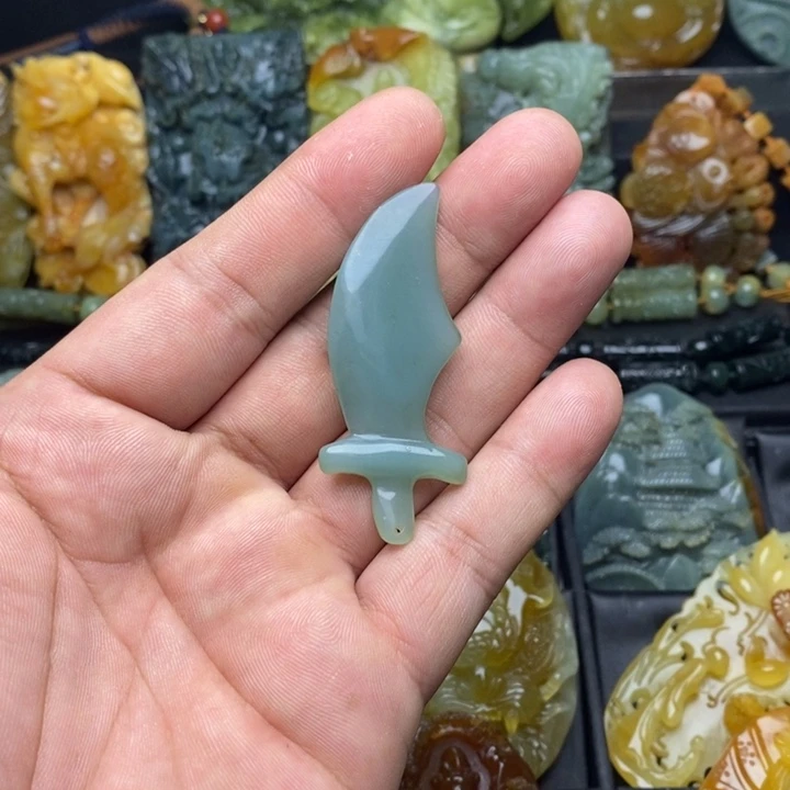 蛇纹石玉未镶嵌颈饰