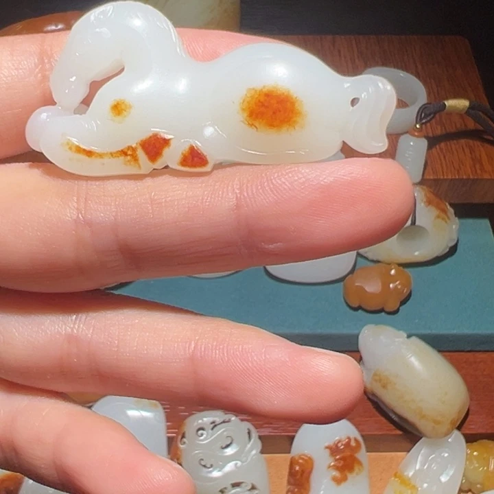 爱***糕颈饰未镶嵌和田玉