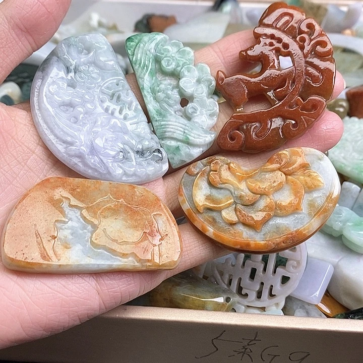 双***翡翠未镶嵌颈饰天然翡翠