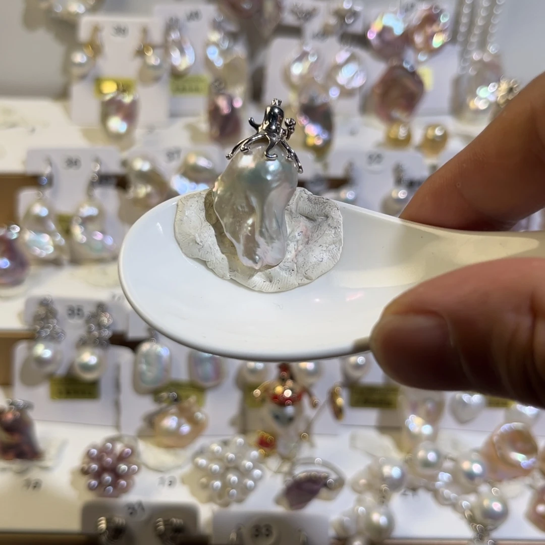 无非金属炫彩吊坠