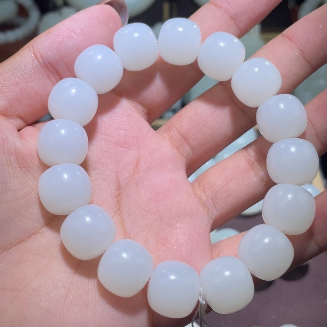 浔****和田玉未镶嵌手链