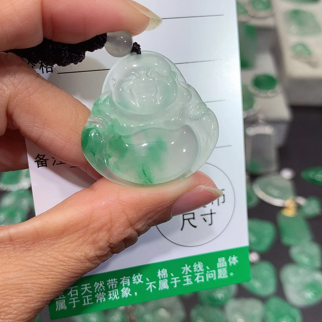 颈饰未镶嵌石英质玉（非洲翠）