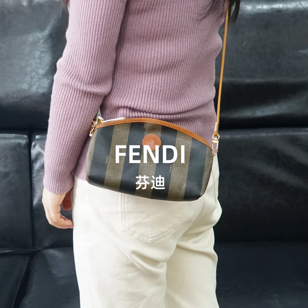 95新 FENDI/芬迪 老花斜挎包/JJ12412408/2408