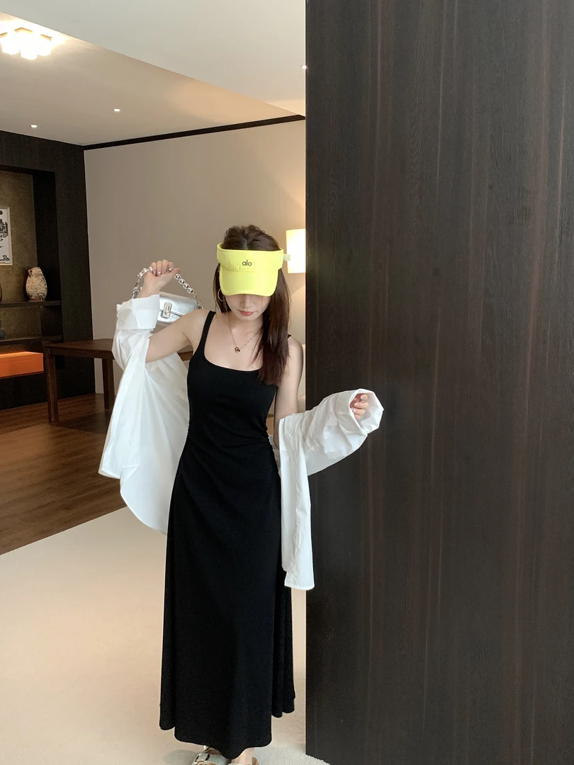 【单裙子】法式高级感带胸垫吊带连衣裙女褶皱收腰显瘦漂亮长裙子