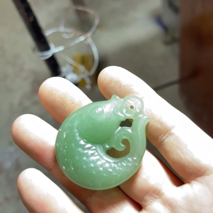 石英质玉未镶嵌颈饰