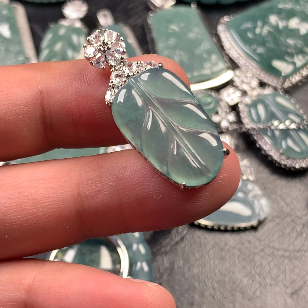 翡翠未镶嵌颈饰冰叶子