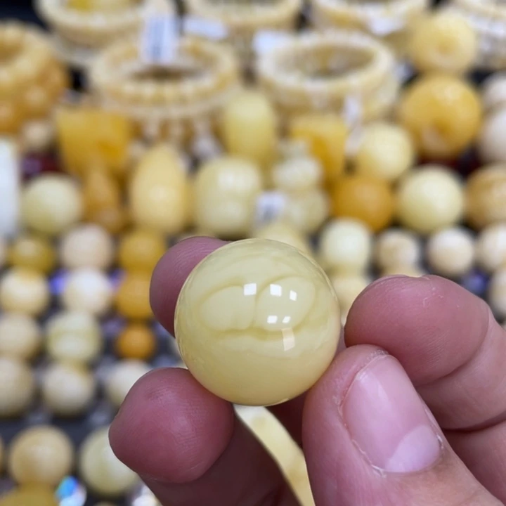 蜜蜡未镶嵌裸石18.7mm