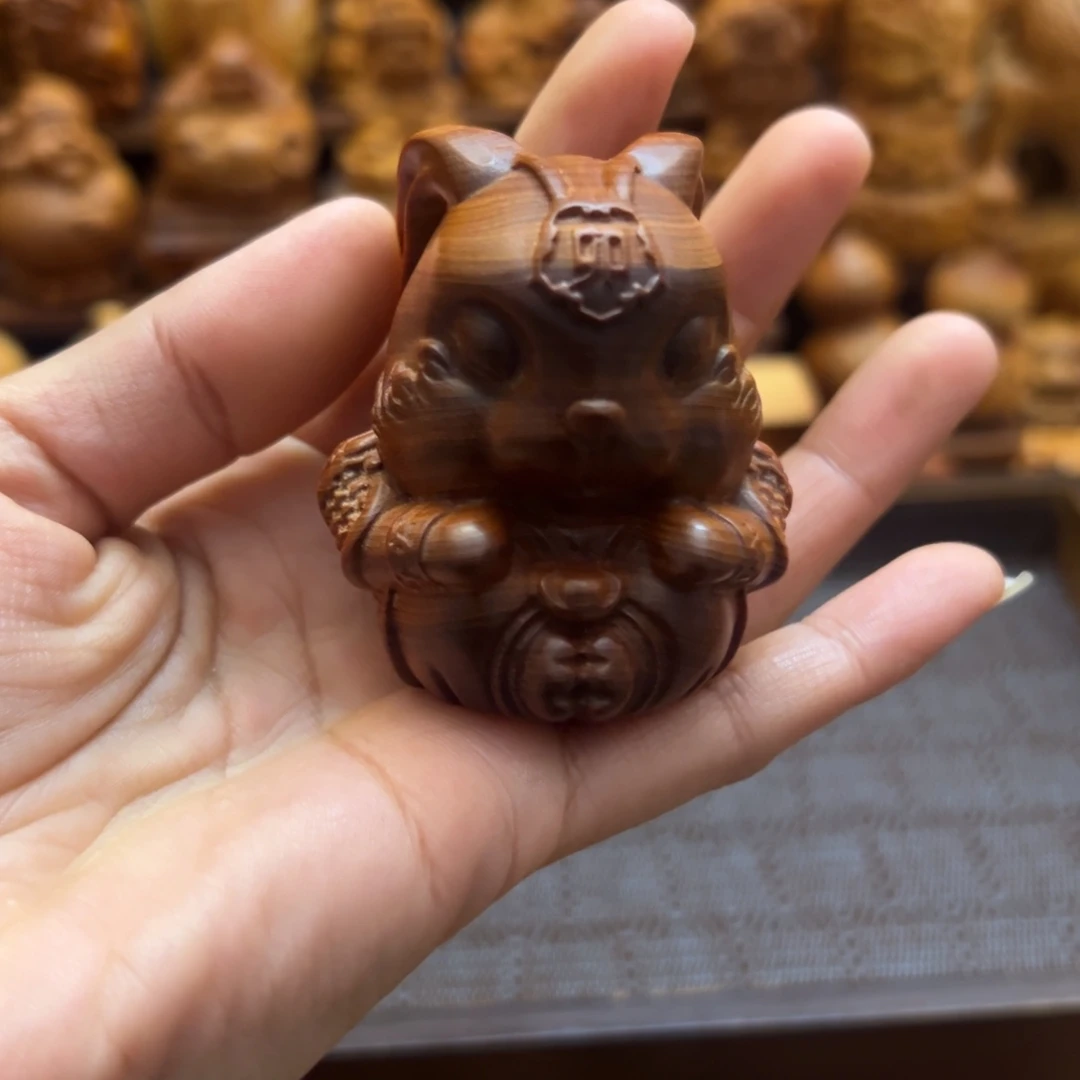 懿***岚柏木（崖柏）兔子手把件