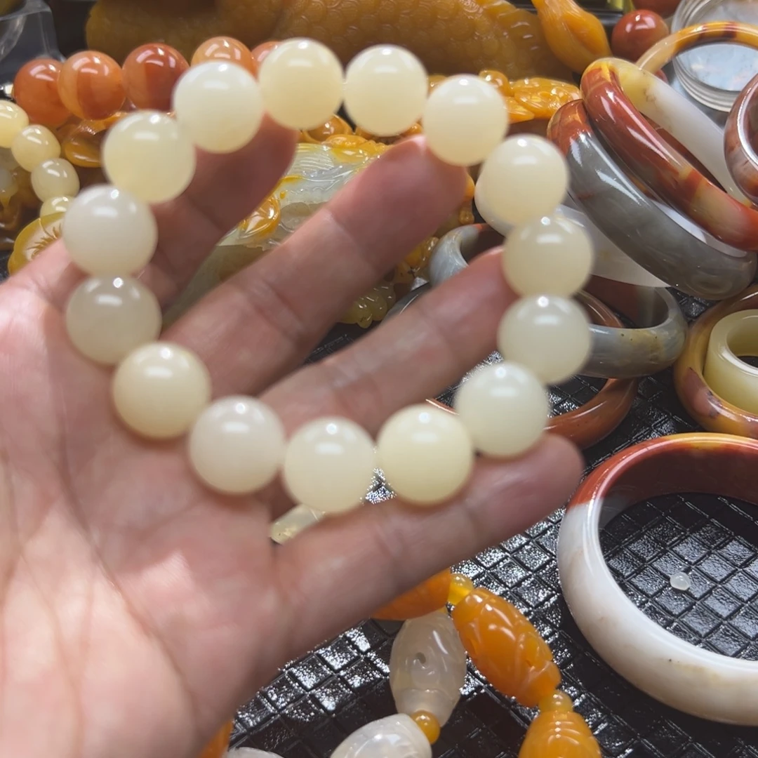 石英质玉未镶嵌颈饰