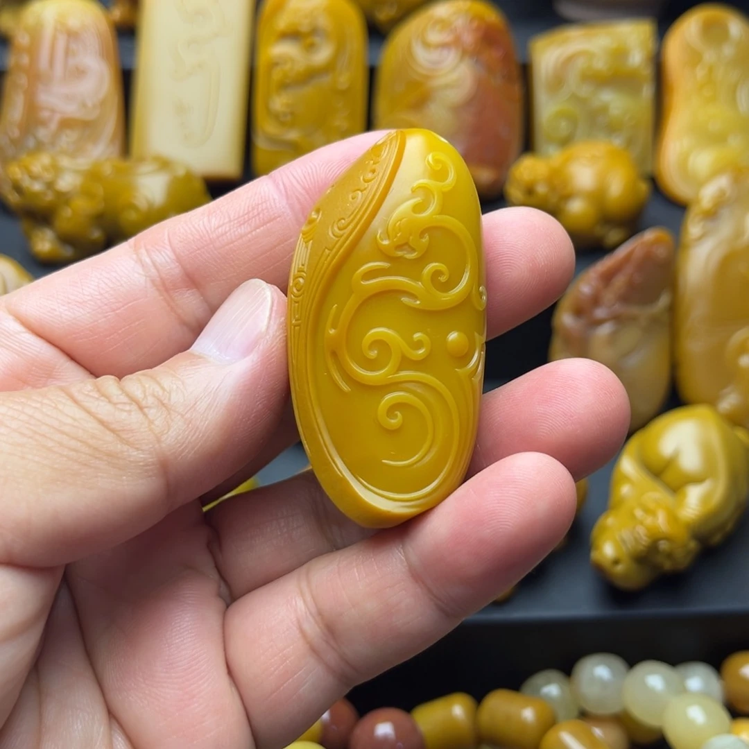 石英质玉未镶嵌颈饰