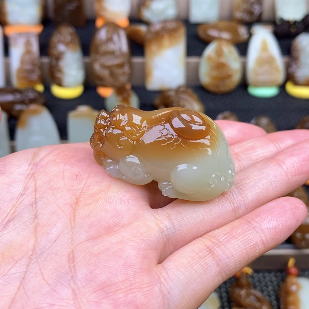 雄***鹰和田玉未镶嵌颈饰