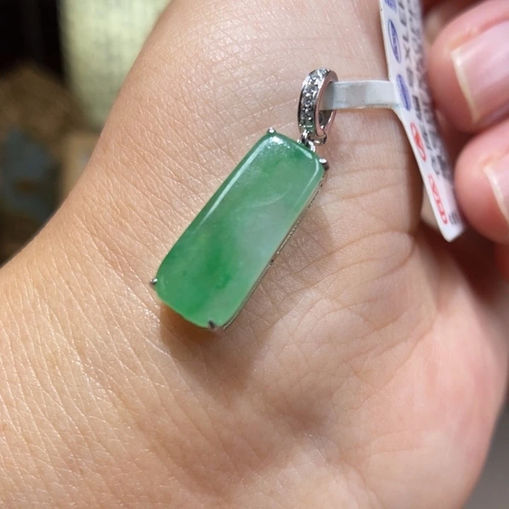 【闪购商品】颈饰18K金镶嵌翡翠49