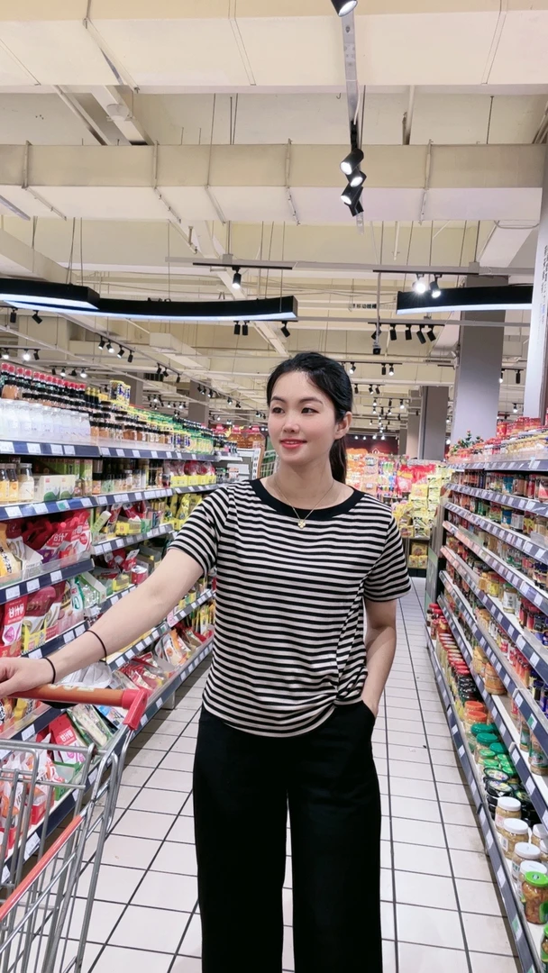 （百搭款）夏季短袖不对称常规圆领T恤短袖上衣纯色洋气