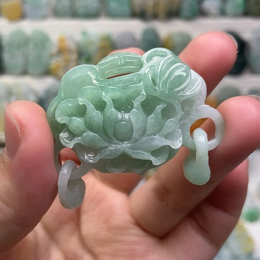 翡翠未镶嵌吊坠(赠链)