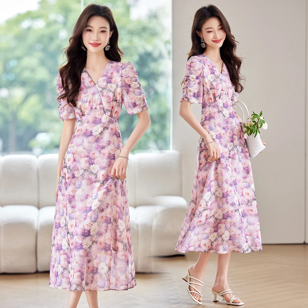 法式V领碎花茶歇连衣裙女2025年夏季泡泡袖收腰修身温柔风连衣裙