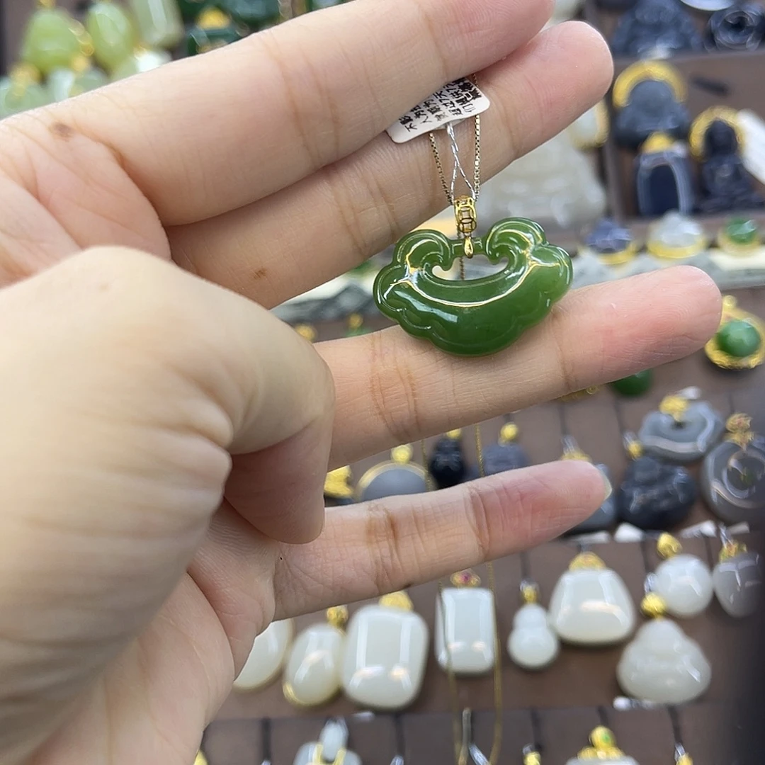 和田玉18K金镶嵌吊坠(赠链)