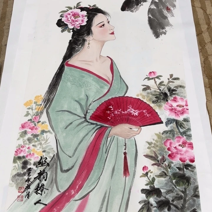 国画花鸟等图案为一体而得