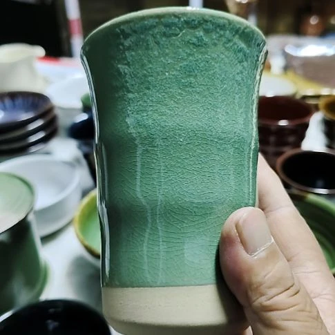 瓷片瓷片，各种摆件，盘，碗，沙锅，均有瑕疵。