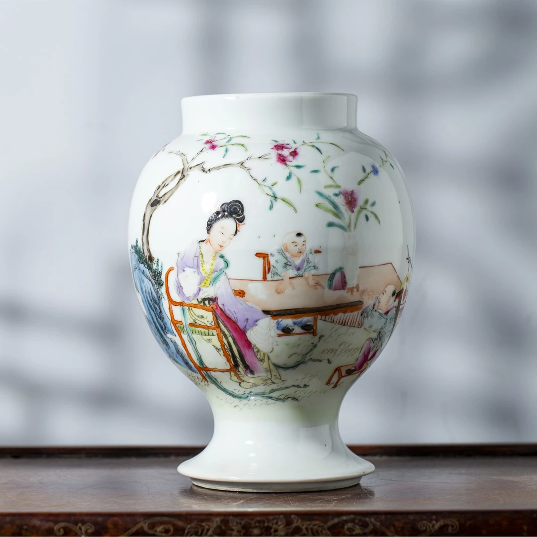 【拍卖-民国】·粉彩仕女教子图罐