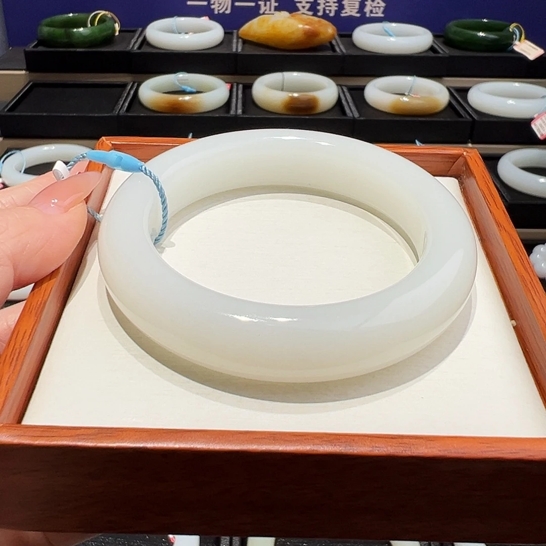 和田玉未镶嵌手镯