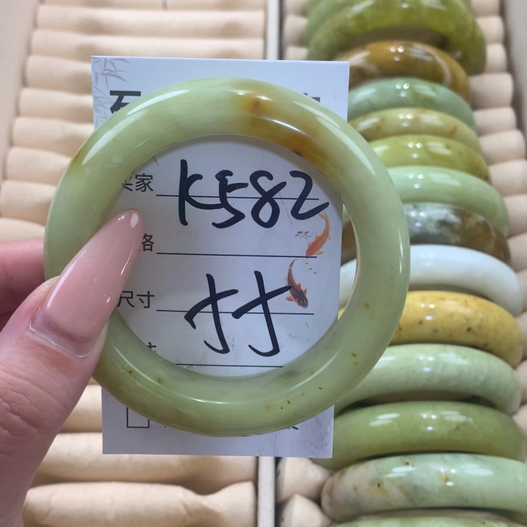 【闪购商品】未镶嵌蛇纹石玉手镯