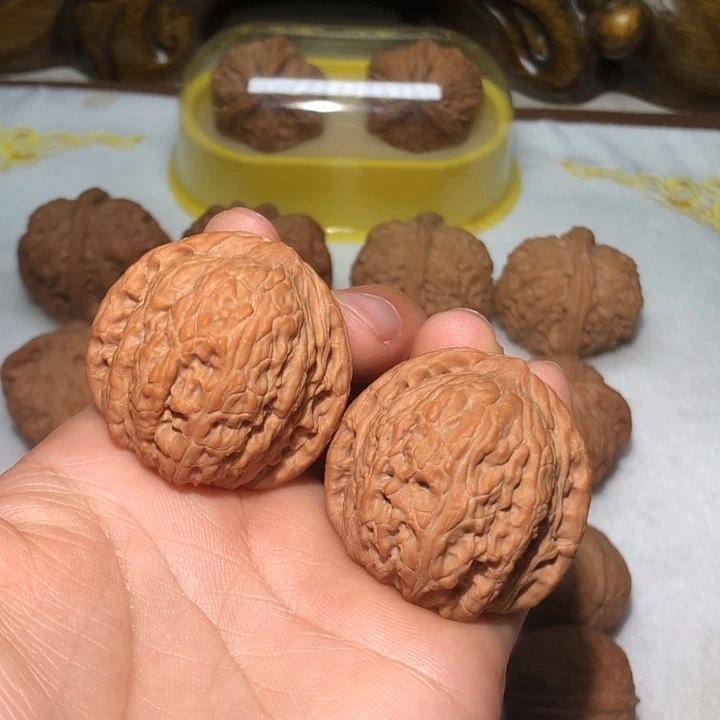 把件文玩核桃38绣球