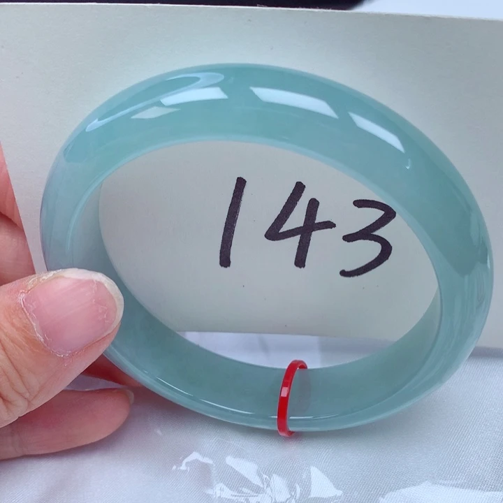 翡翠手镯未镶嵌翡翠