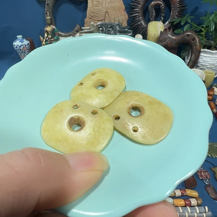 透闪石质玉未镶嵌挂件