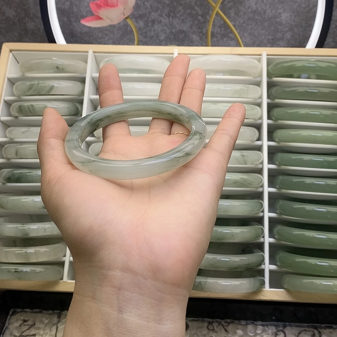 石英质玉（非洲翠）未镶嵌手镯049