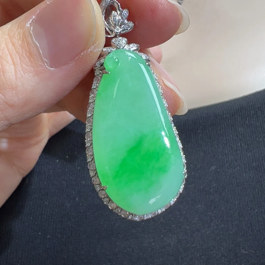 翡翠吊坠(不含链)18K金镶嵌