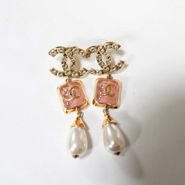 Chanel 粉琉璃珍珠吊坠耳钉