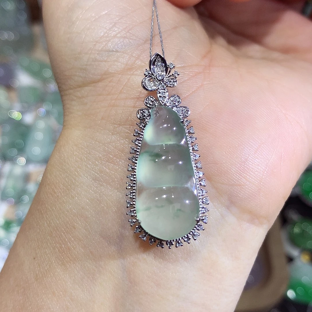 翡翠18K金镶嵌颈饰豆子