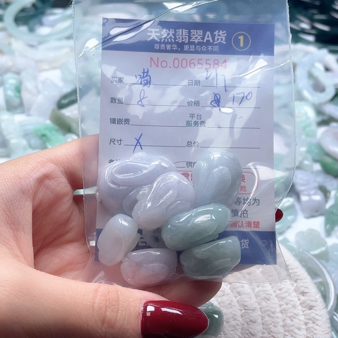 翡翠未镶嵌颈饰喵*猪