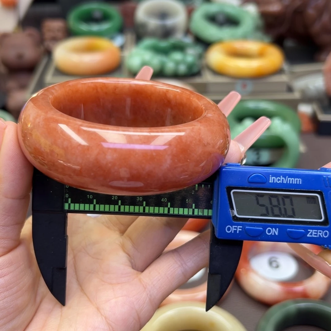 未镶嵌手镯石英岩玉