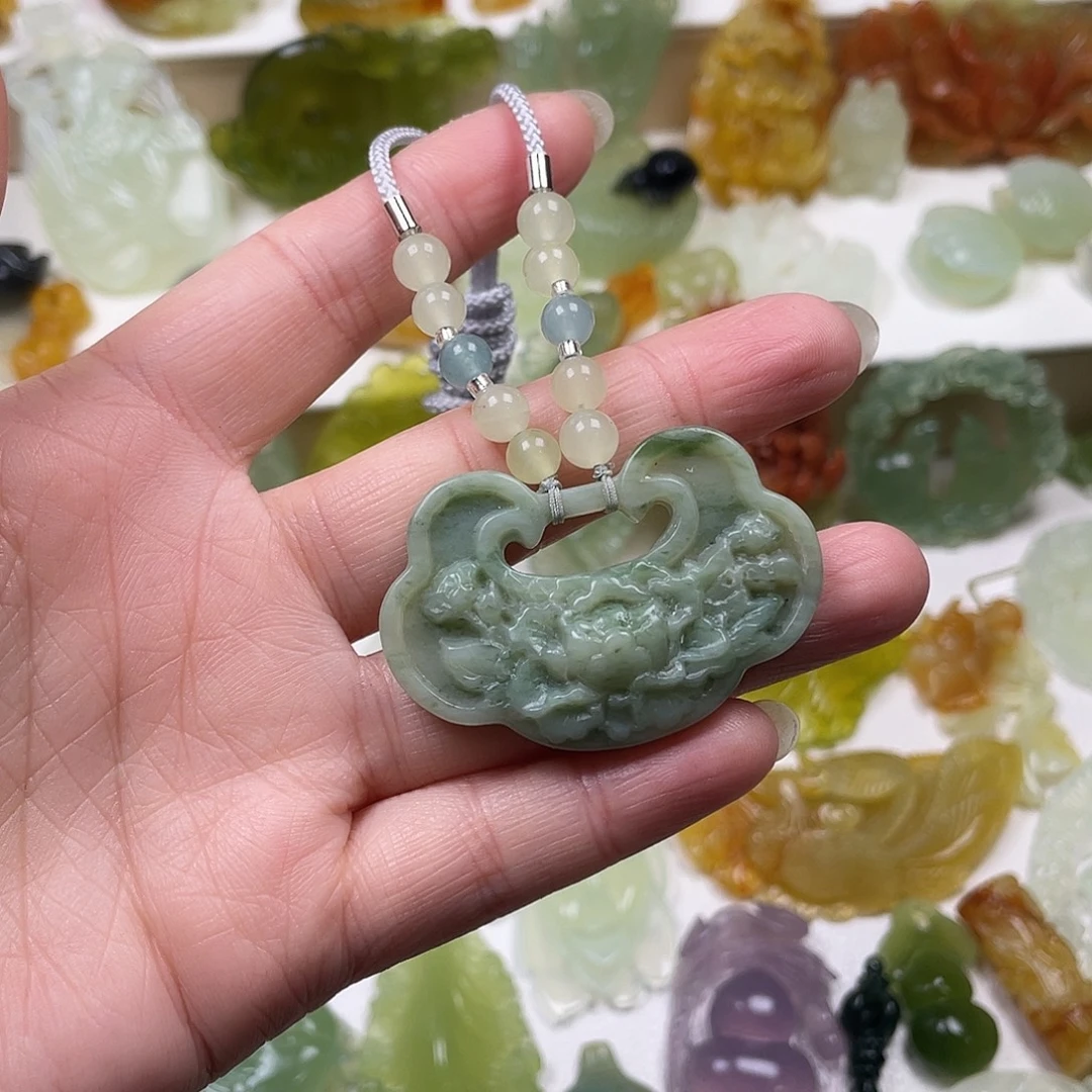 蛇纹石玉未镶嵌颈饰