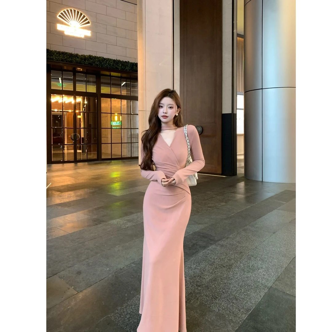 SZA【冬日时分】冬季新款气质挂脖V领修身显瘦针织连衣裙A-2458