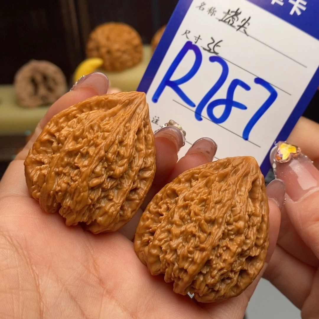 文玩核桃吊坠塔尖