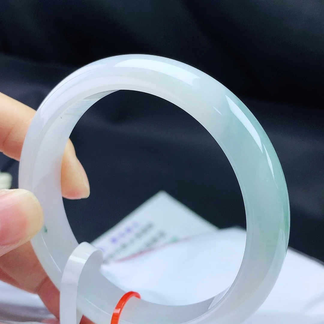 翡翠手镯未镶嵌59圈