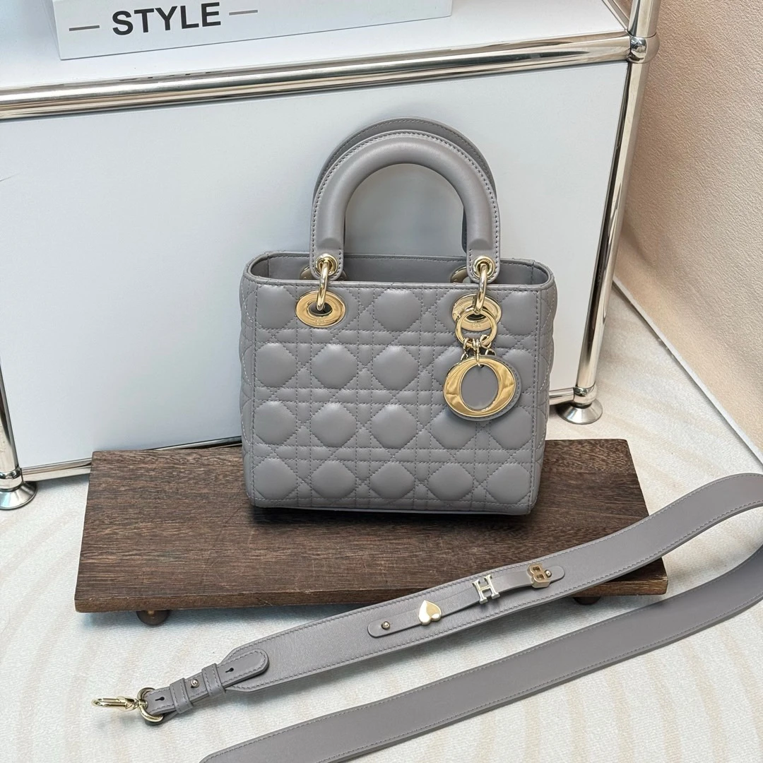 95新 DIOR/迪奥 Dior 灰金 羊皮 徽章款四格戴妃/606333115