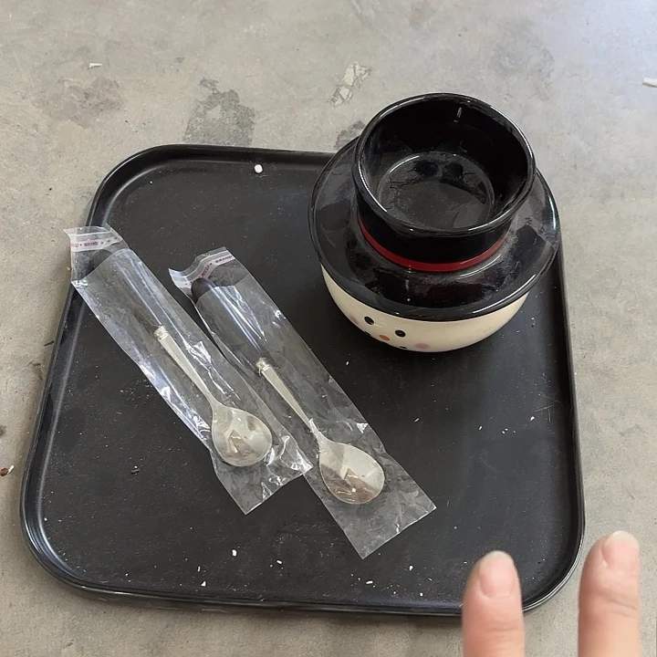 碟微瑕介意勿拍……2个勺子