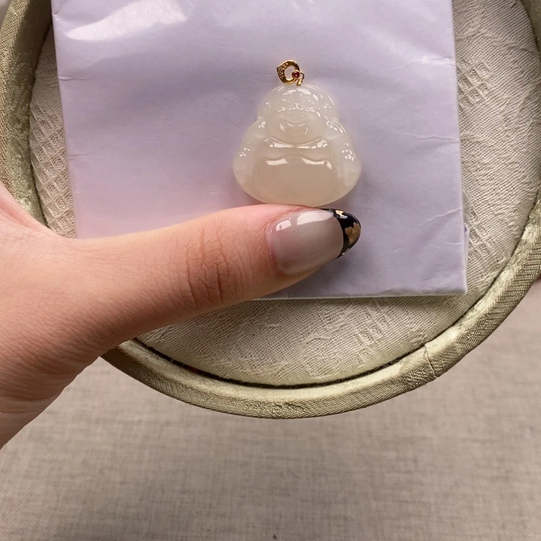 颈饰18K金镶嵌和田玉佛公