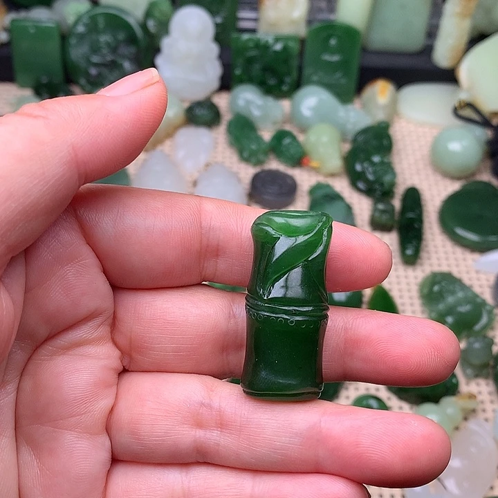 和田玉未镶嵌颈饰梅*木