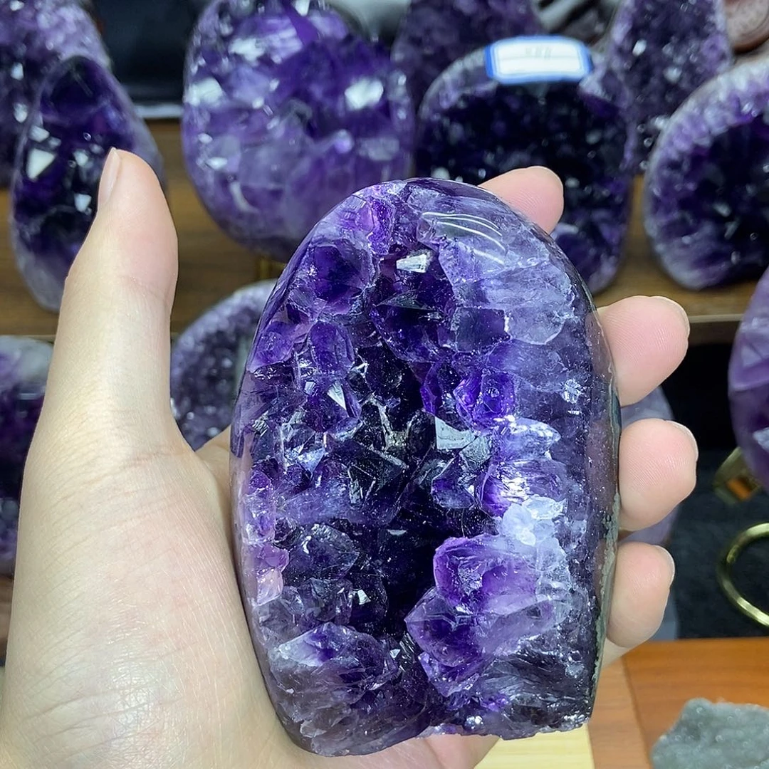紫晶未镶嵌大型摆件（非配饰）
