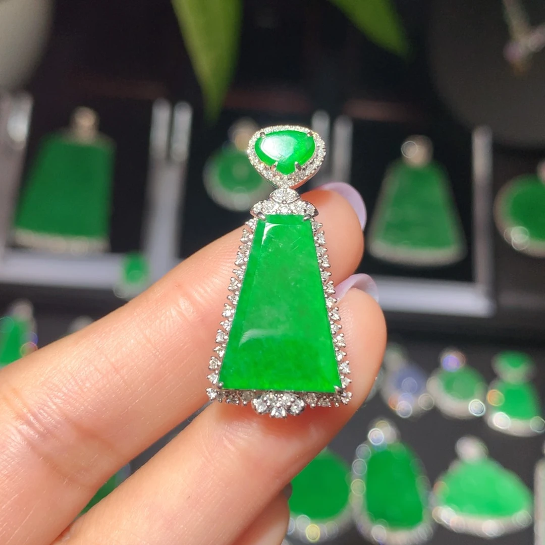 翡翠颈饰18K金镶嵌翡翠