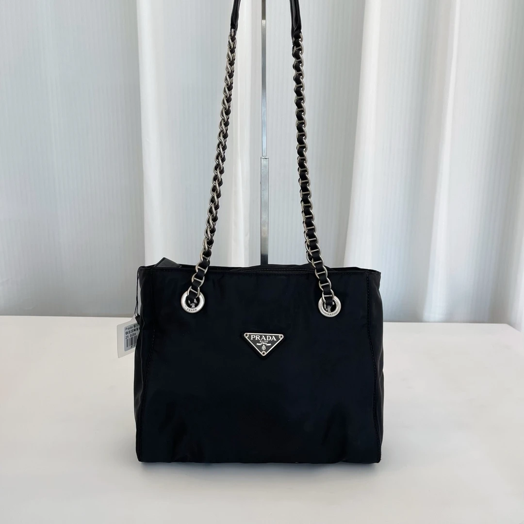 Prada/普拉达 黑银尼龙降落伞底25  B286