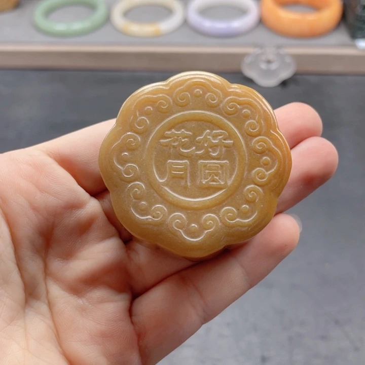 颈饰未镶嵌石英质玉