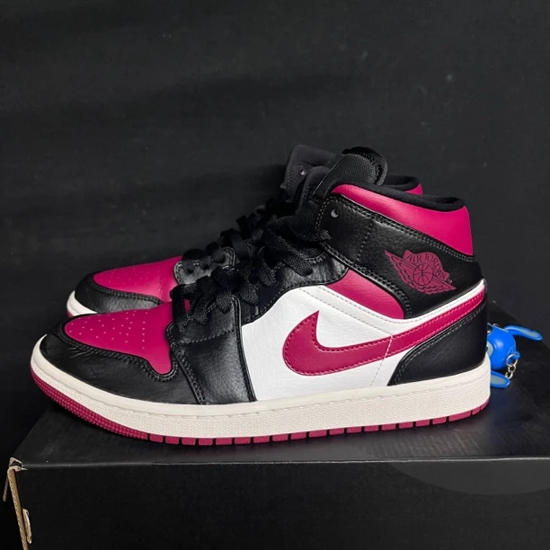 41码丨AJ1 黑红脚趾 保正 假一赔四 九五新 简陋