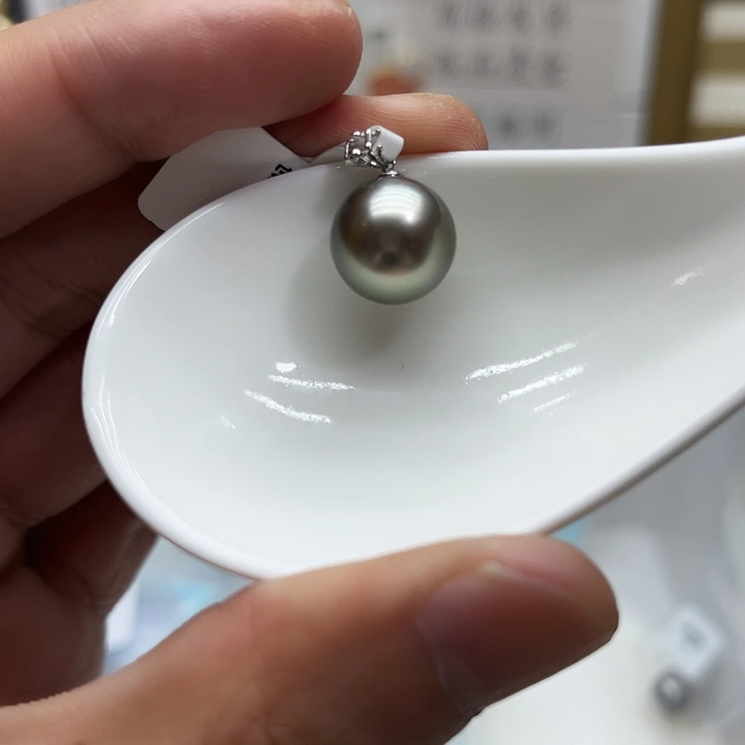 18K金镶嵌颈饰海水珍珠
