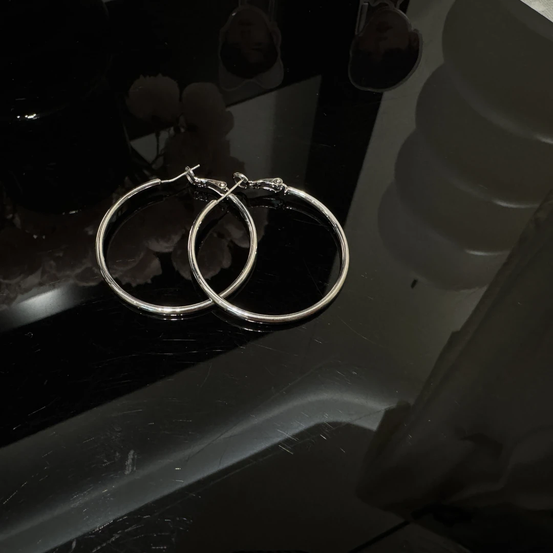 铜合金耳饰 耳圈甜辣多多2025同款耳饰百搭素圈时尚气质欧美个性